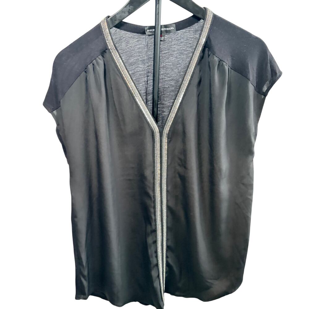 Rock & Republic womens black silver beaded sleeveless V neck blouse. Size M